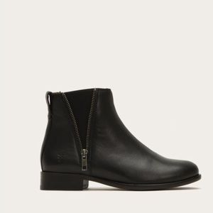 Frye Women’s Carly ZIP Chelsea Boot